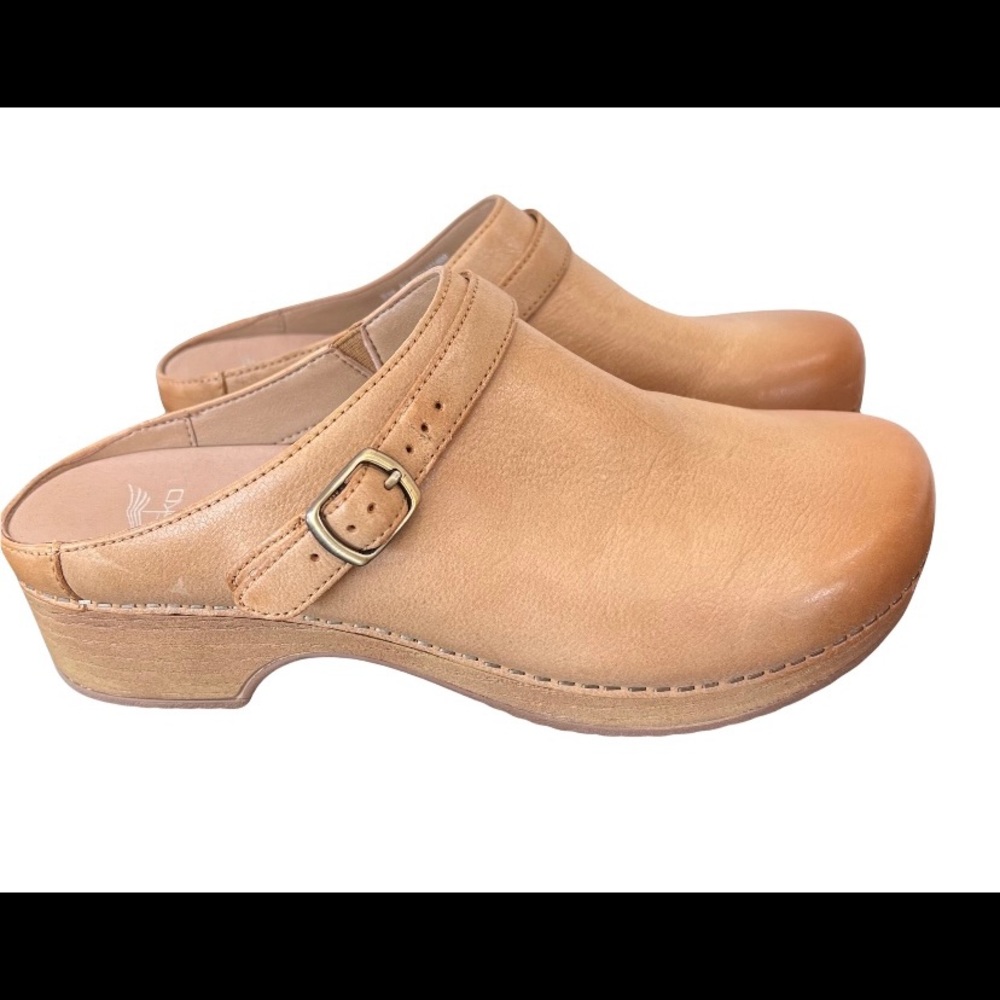 Dansko Berry Size 41/10.5 Tan Clogs